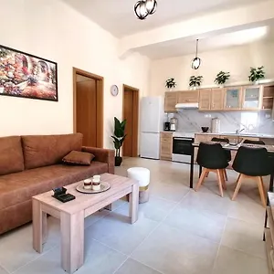 Appartement Alex Apartment, Cozy Place In Center